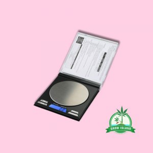 G Scale CD form 100 g - 0,01 g with pink background and green Grow Island logo in the left corner
