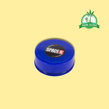 SpaceVac blue vacuum can closed with yellow background and green grow island logo in the right upper corner