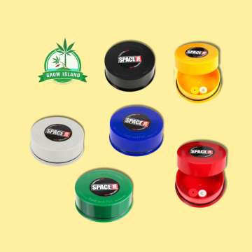 six peaces SpaceVac vacuum can in different colors like white, black, green, blue, yellow, redwith yellow background and green grow island logo in the right upper corner